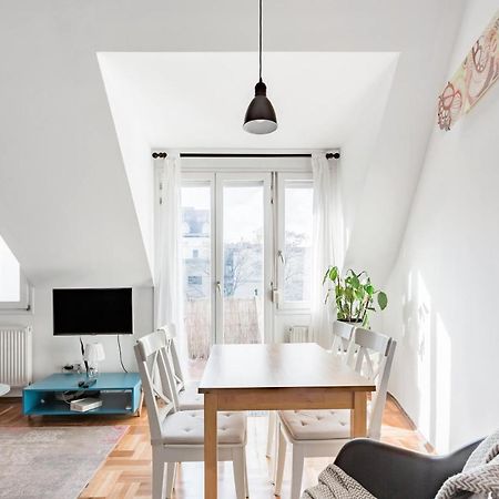 Relax Into Loft Living At A Light-Filled City Escape 부다페스트 외부 사진