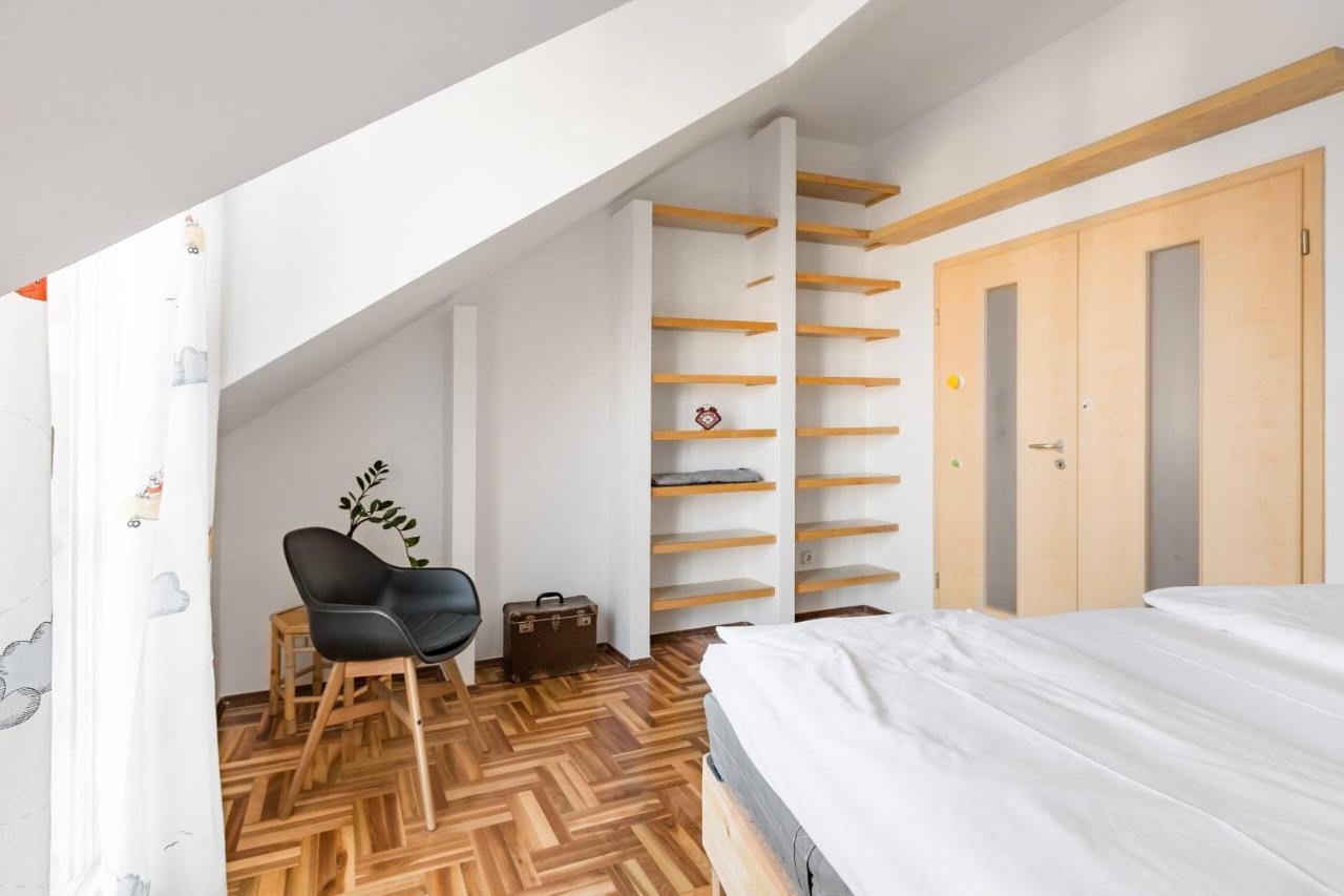 Relax Into Loft Living At A Light-Filled City Escape 부다페스트 외부 사진