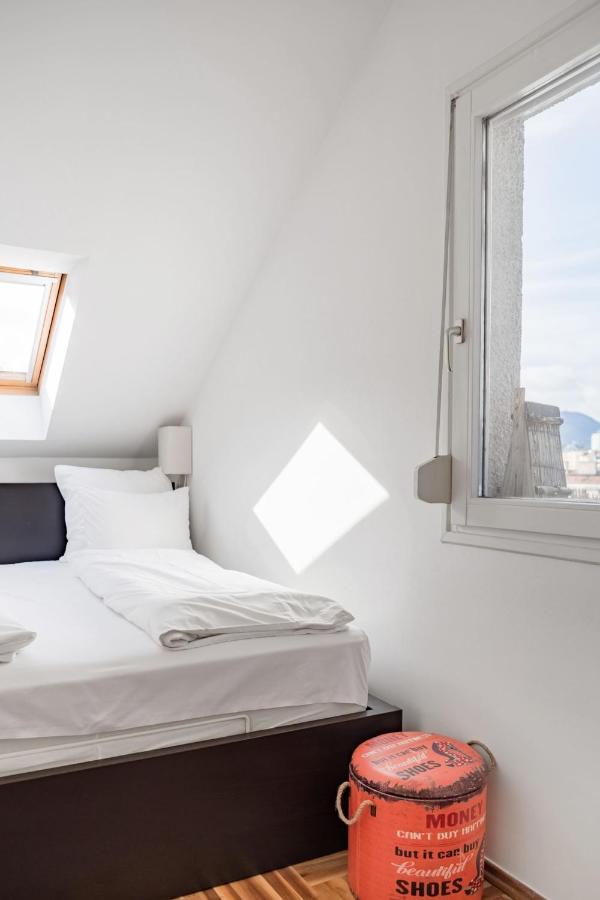 Relax Into Loft Living At A Light-Filled City Escape 부다페스트 외부 사진