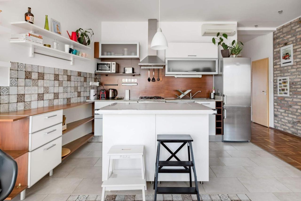 Relax Into Loft Living At A Light-Filled City Escape 부다페스트 외부 사진